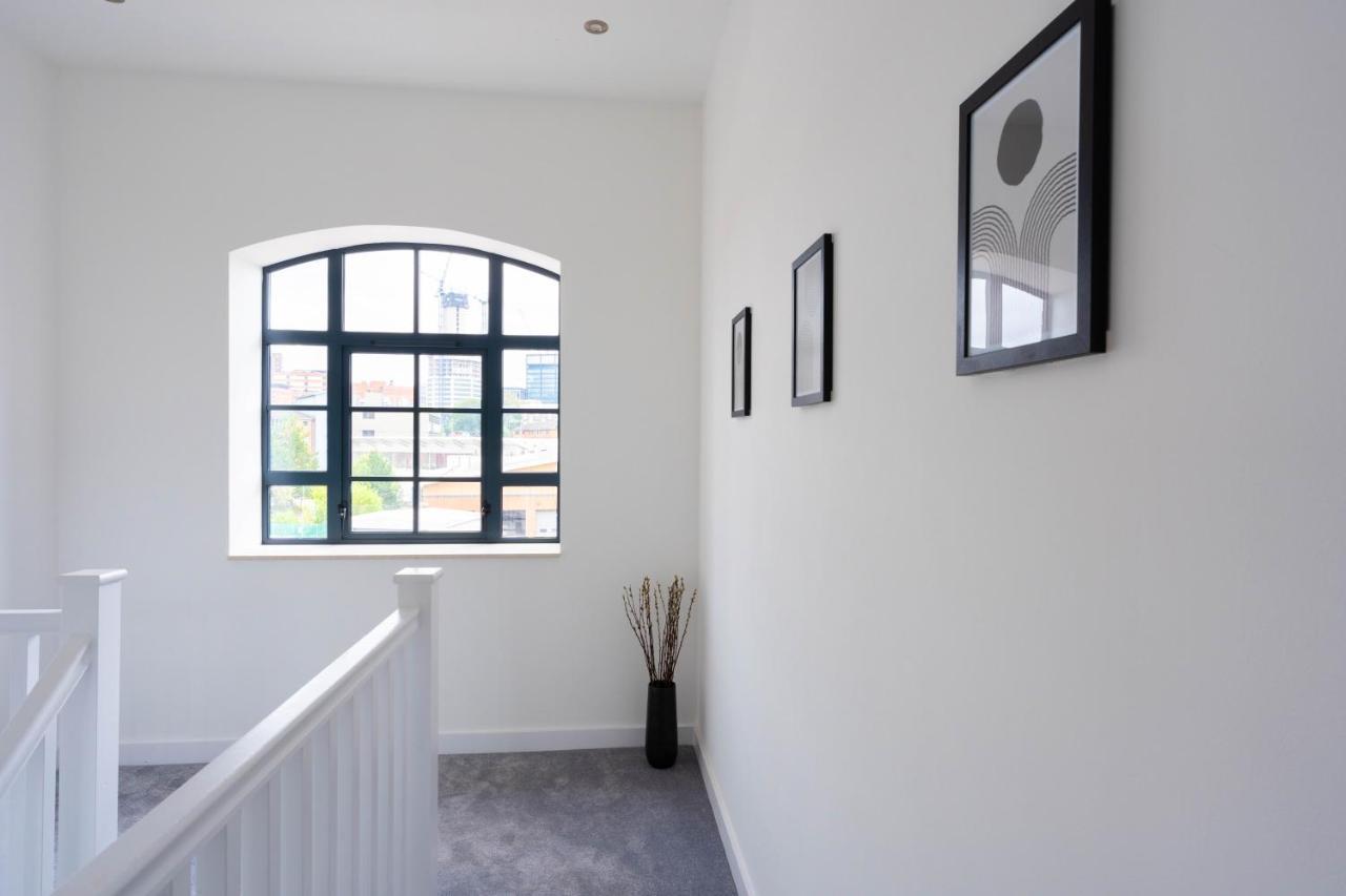 Stunning Townhouse With Pool Table Villa เบอร์มิงแฮม ภายนอก รูปภาพ